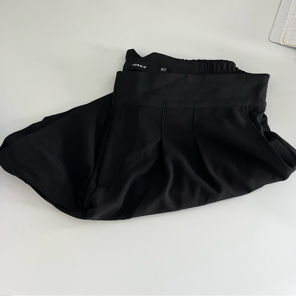Torrid Wide Leg Studio Crepe Shorts 20 Black Flowy Shorts Paperbag
